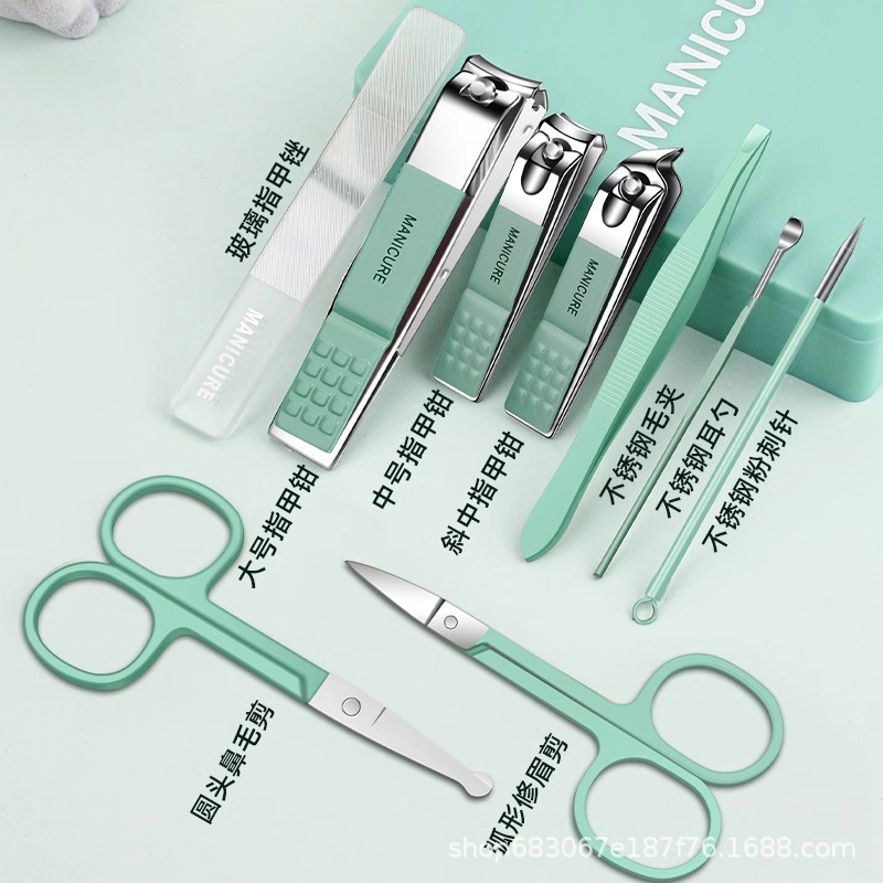 Nail clipper set, nail pliers, nail trimming, beauty care, makeup mirror tools, dormitory nail clippers, ear spoon set box Application Scenario