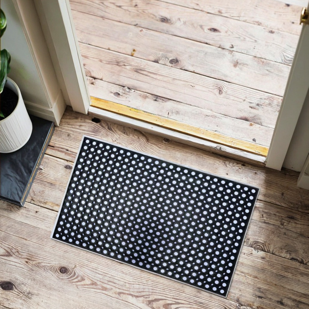 The entrance door floor mat is thickened with rubber, the mud scraper mat is hollowed-out, the floor mat is used to rub against the soil, the carpet for entering the door is thick and wear-resistant, and the grid is anti-slip