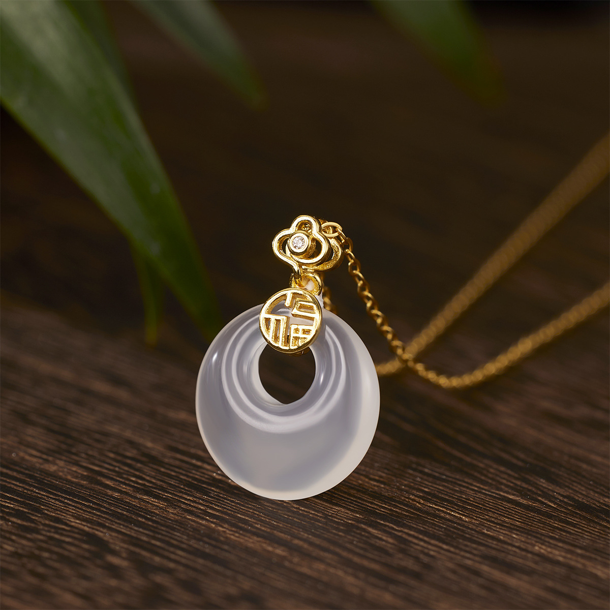 S925 Silver New Chinese-style retro Ruyi Peace Clasp necklace, a high-end women's collarbone chain, natural chalcedony necklace accessory Specification drawing