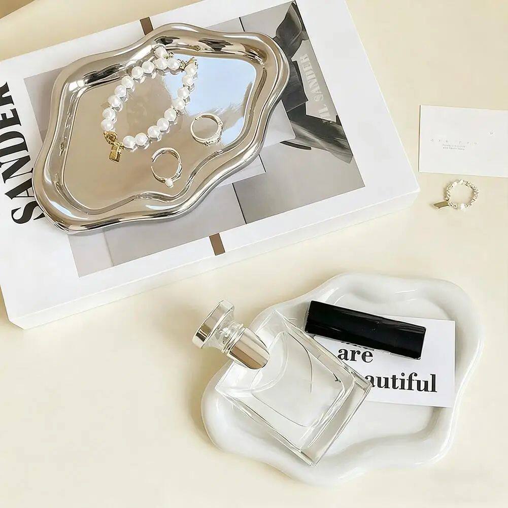 Single-layer light luxury cloud plastic jewelry storage tray, perfume display, entrance key storage ornament details Picture