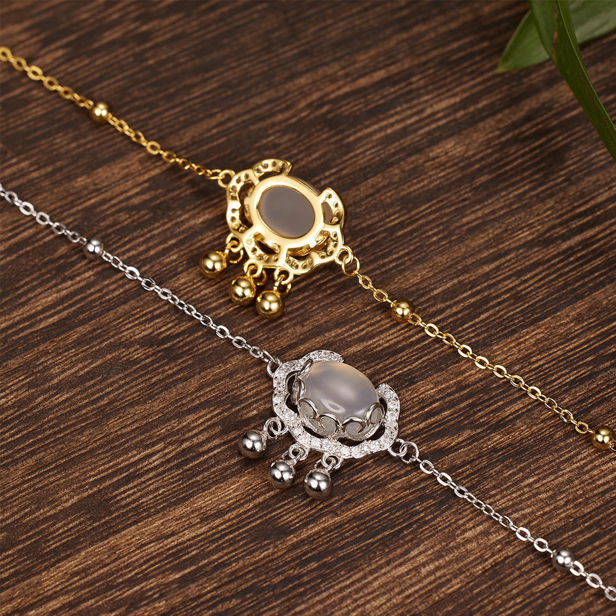 S925 pure silver natural white chalcedony Xiangyun Peace Lock Bracelet, a simple and fashionable women's jewelry with a Chinese trend of ruyi locks Specification image