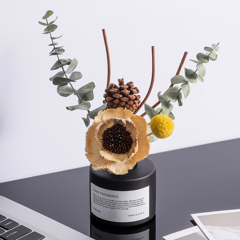 Flower arrangement, home dried flowers, flameless aromatherapy essential oils, home rattan fragrance ornaments, fresh and deodorizing air in the bedroom details Picture