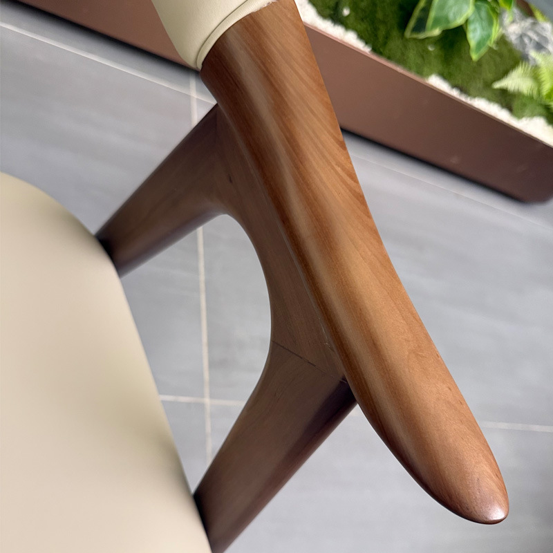 Starlight Factory delivers soft-padded wooden ox horn chairs and dining tables and chairs in batches Application Scenario