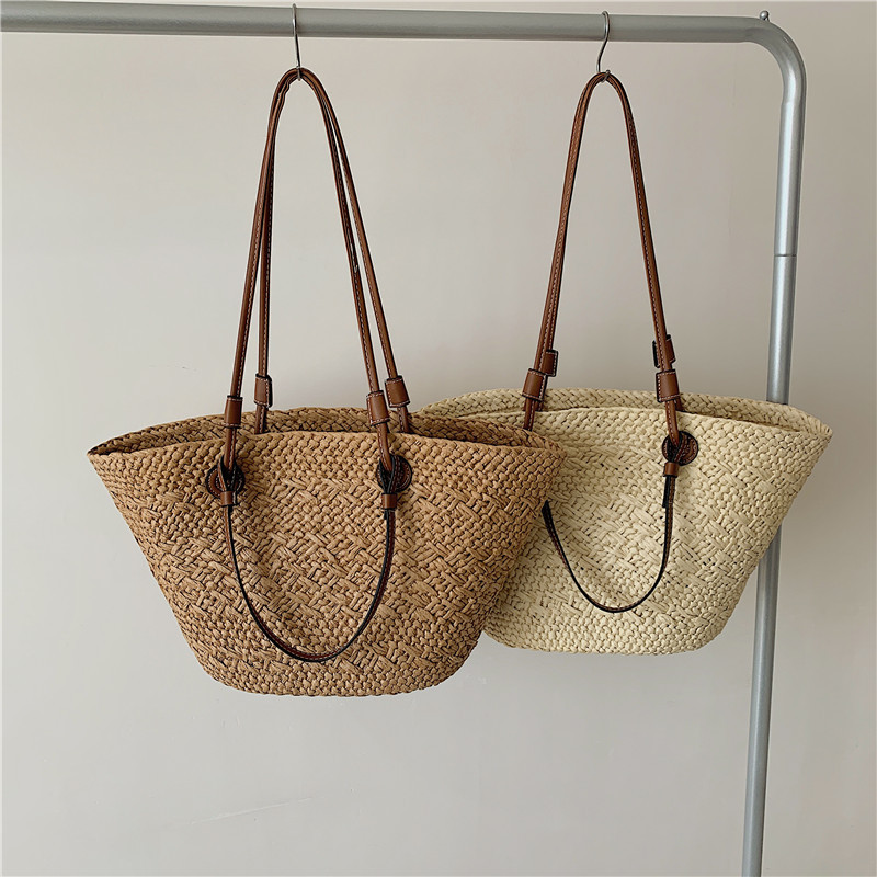 Cross-Border Straw Weaving Bag, Non-Standard Straw Weaving Bag, Large Capacity, Simple Hand-Woven Shoulder Bag, Women's Summer Seaside And Beach Hand-Woven Bag Application Scenario