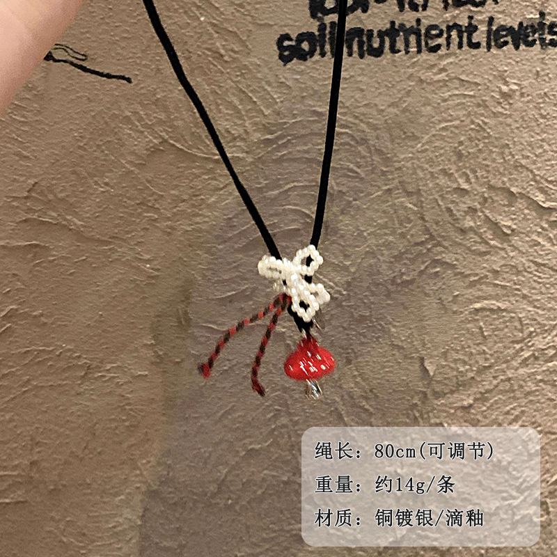 秋冬ins风鲜艳红蘑菇珍珠彩绳项链设计高级感可爱俏皮毛衣卫衣链产品图