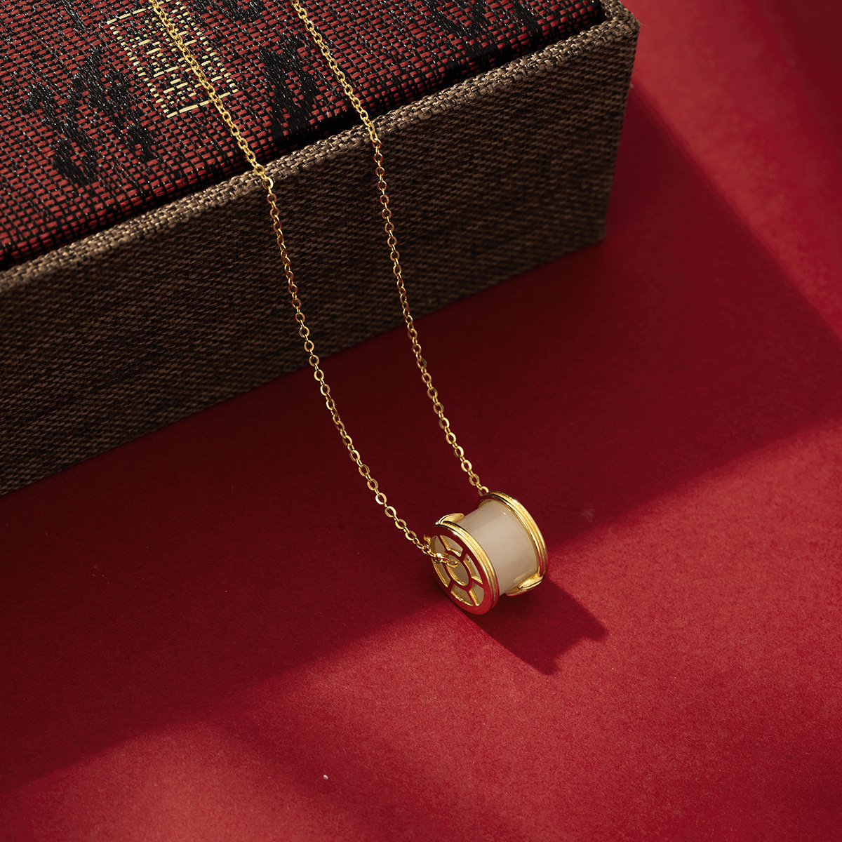 Hetian jade bamboo necklace, women's bamboo joint-shaped pendant, bamboo leaf, high-end Chinese trend women's collarbone chain accessory Specification image