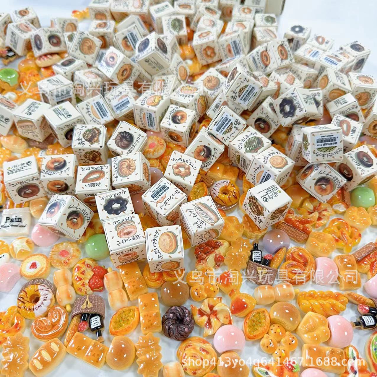 New mini bread doll miniature props, food play bread-shaped surprise blind box decorative items batch Specification image