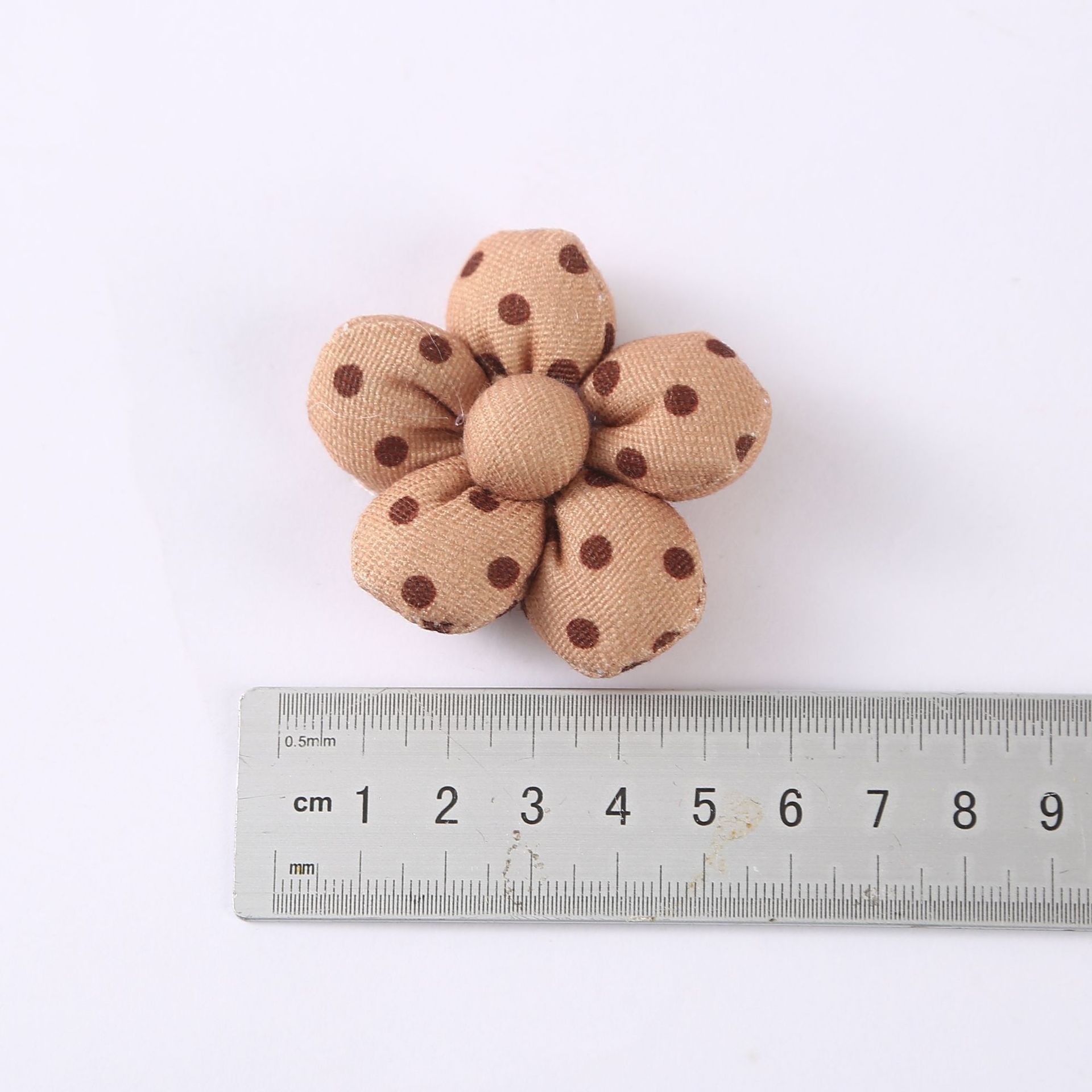 Cute five-petal flower-filled cotton-padded accessories, DIY clothing and accessories, three-dimensional cute woven flowers Application Scenario