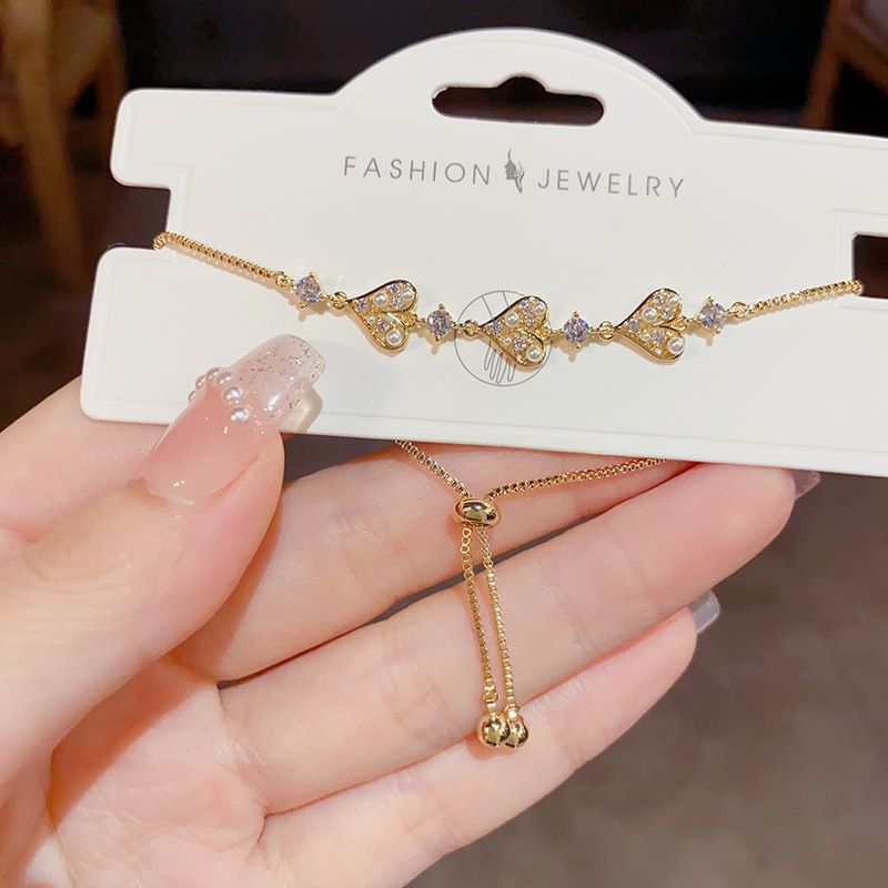The same style as Douyin, fashionable, elegant, high-end, sweet and cute zircon bracelet, with a niche design, is exquisite and adorable