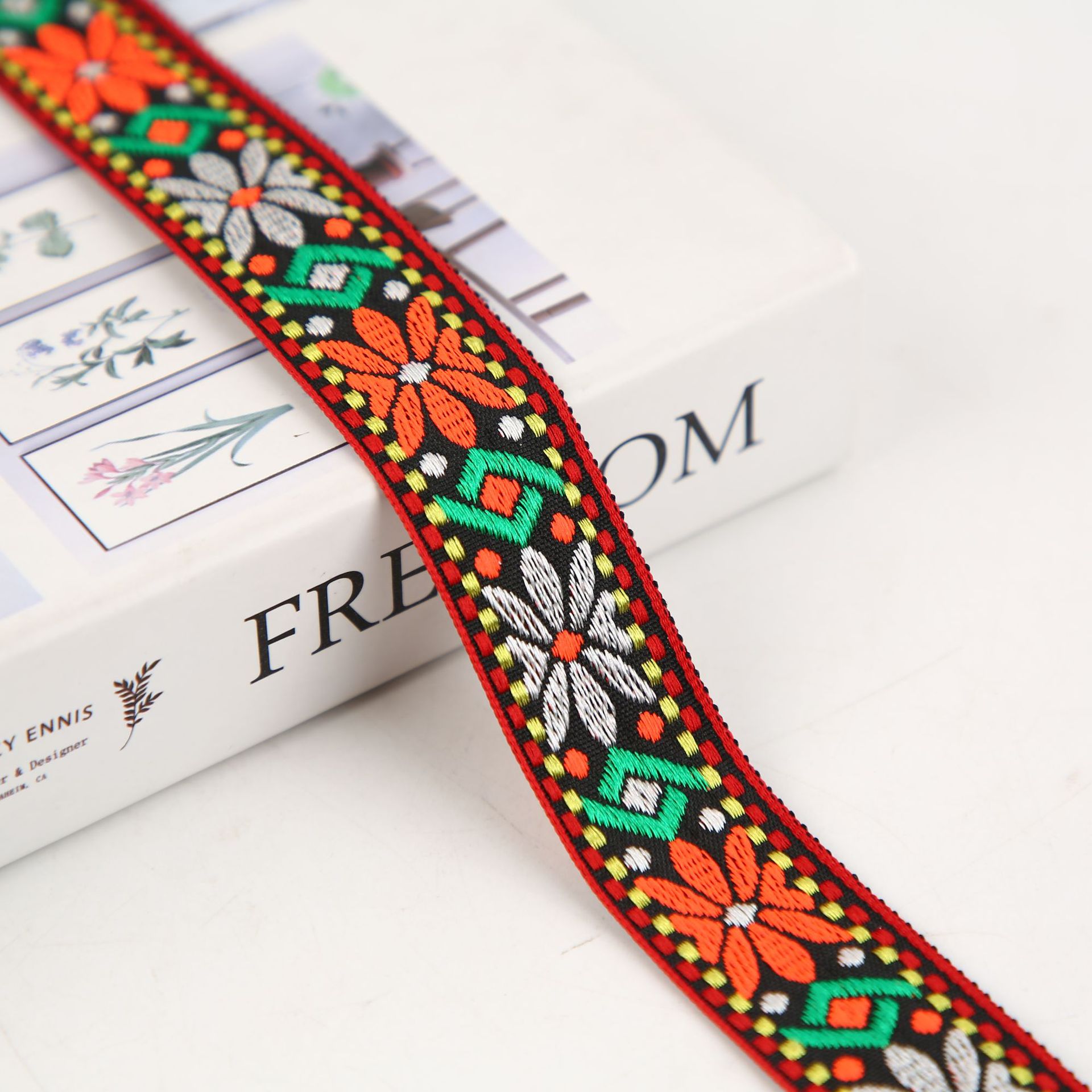 Wholesale of 2.5 cm ethnic-style jacquard ribbons, hair accessories, headwear, ethnic webbing and ethnic clothing accessories in stock Item Picture