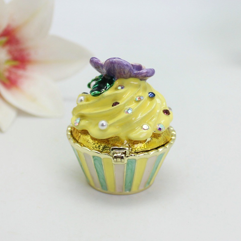 Cross-border supply enamel ice cream decorative box, alloy ice cream jewelry box, creative home Christmas gift Application Scenario