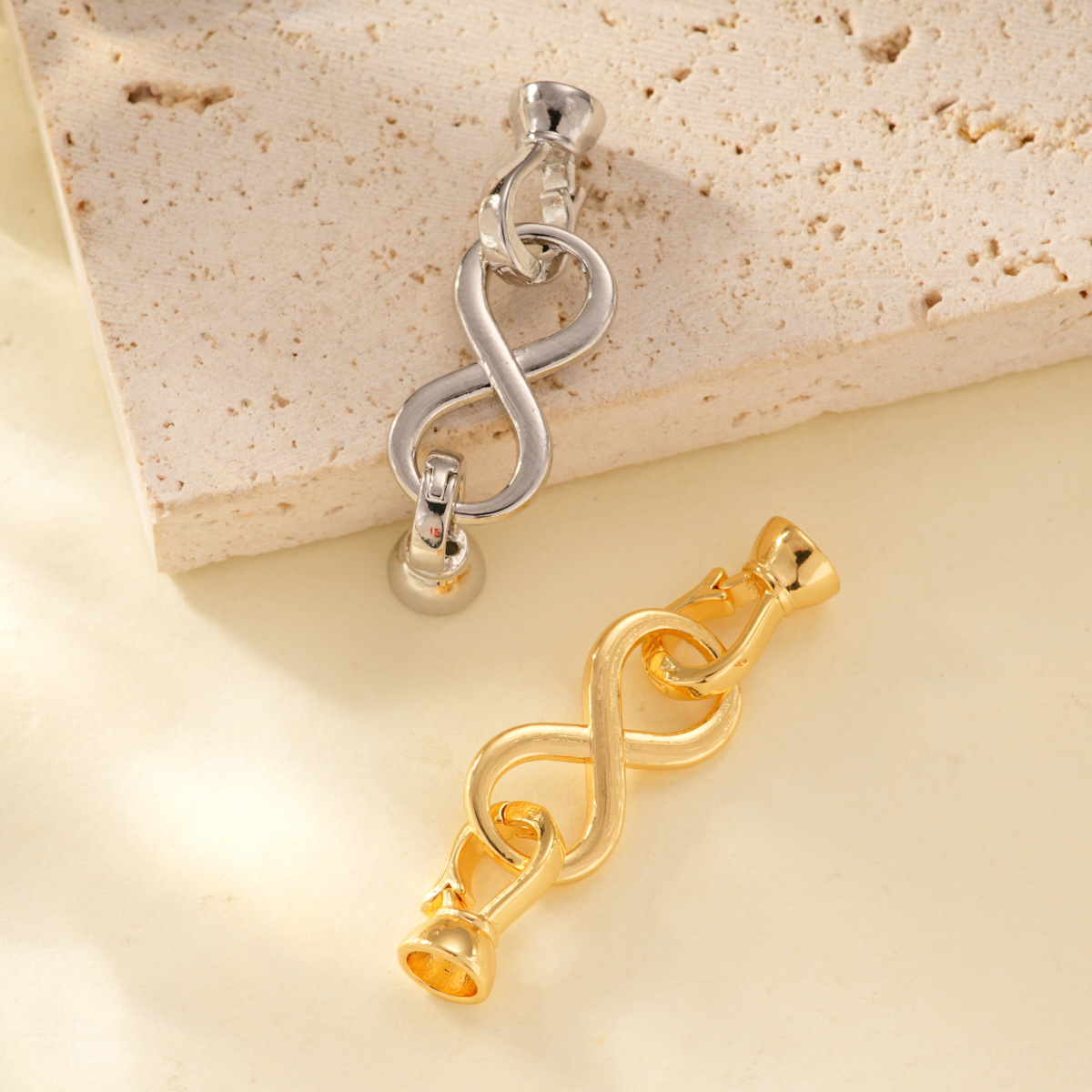 Smooth figure-eight clasp, high color retention wholesale 18k copper gold-plated color retention high-end bracelet and necklace clasp DIY accessory Specification image