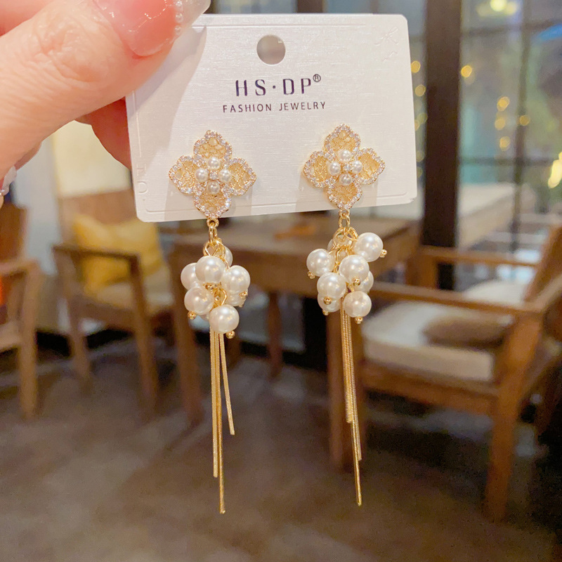 Wholesale of French light luxury zircon four-leaf flower pearl long tassel earrings with a unique, fashionable, simple and high-end feel Application Scenario