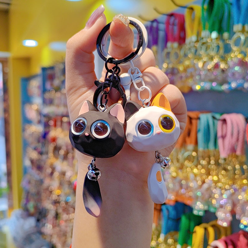 Creative cartoon resin cat keychains, men's and women's car key chains, exquisite couple schoolbag pendants, decorative gifts