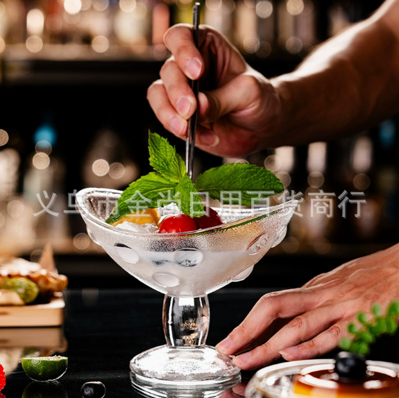 Creative plastic highball cups, anti-drop fancy ice cream cups, snowball cups, transparent dessert cups, milkshake cups, fruit cups Application Scenario