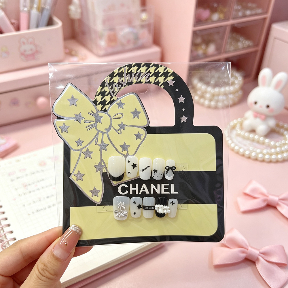 Black and white woven old poem wearing armor set, cartoon Xiaoxiang fake nails, girl nail art gift box, children's gift now available Application Scenario