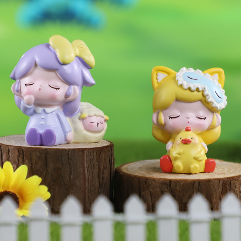 Cute park trendy resin figurines, desktop decorations, children's and student gifts, girlish heart dolls, birthday presents details Picture