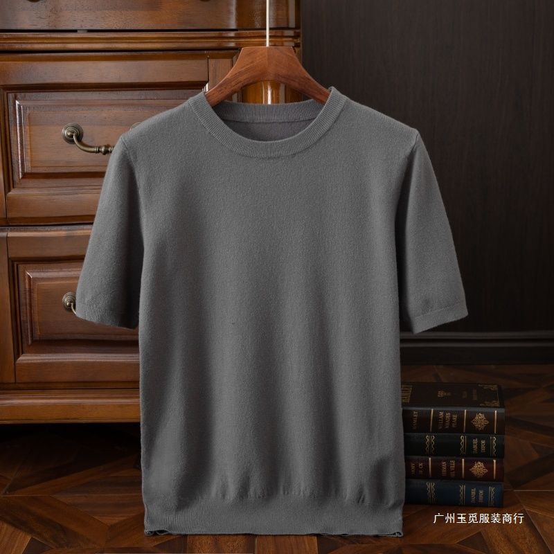 New men's round-neck knitted sweater for Spring and Autumn 2025, short-sleeved loose solid color base layer, half-sleeved T-shirt and sweater details Picture