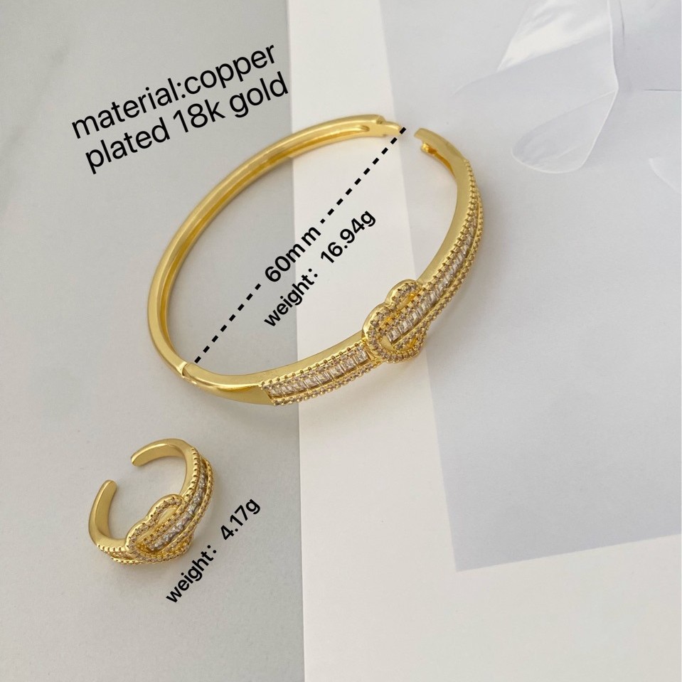 New 18K gold-plated bracelet with a light luxury style, heart-shaped zirconium-inlaid open ring bracelet, cross-border jewelry supply for women Application Scenario
