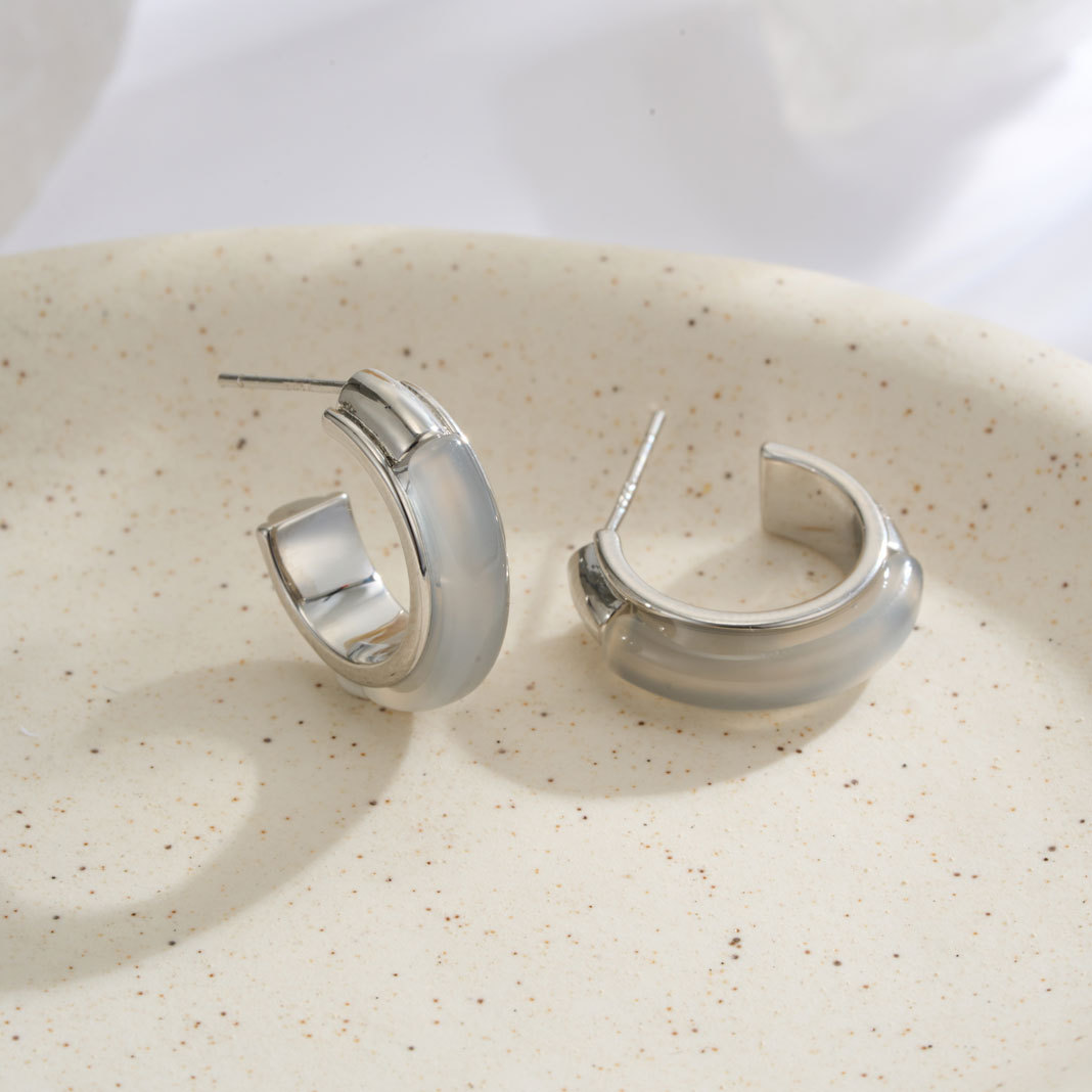Minimalist new Chinese-style white chalcedony semi-round earrings, copper alloy s925 silver needle stud earrings, high-end commuting and versatile earrings Item Picture