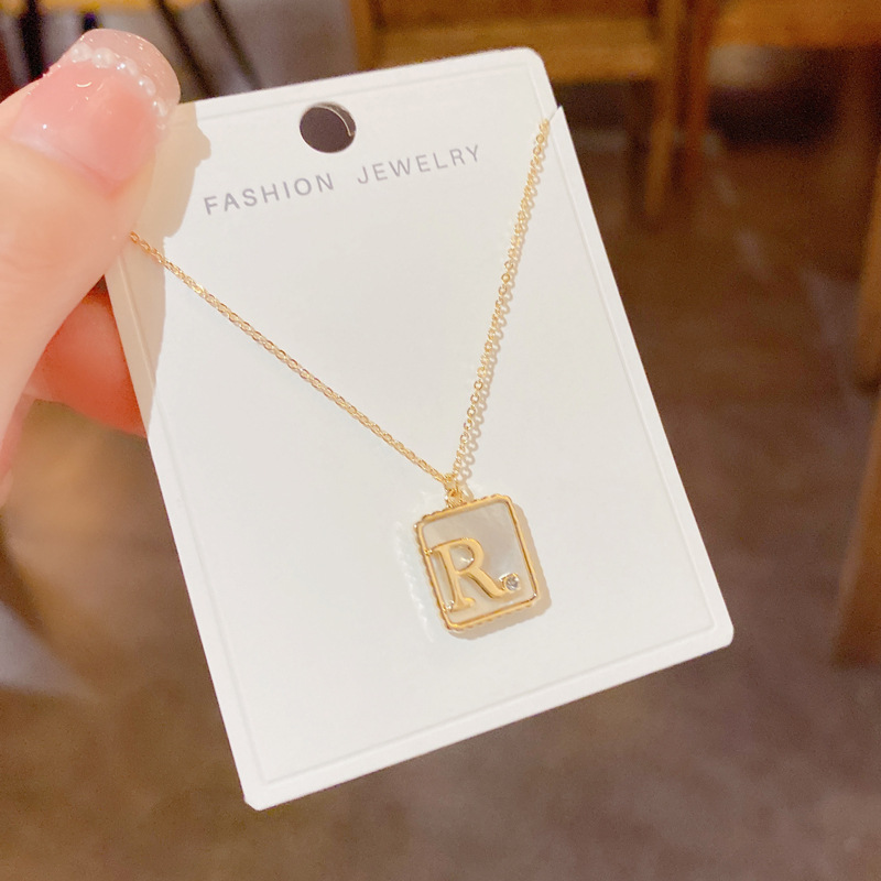 The Korean version of the niche design sense and elegant letter R brand necklace, a female Internet celebrity's unique, fashionable and light luxury collarbone chain accessory details Picture
