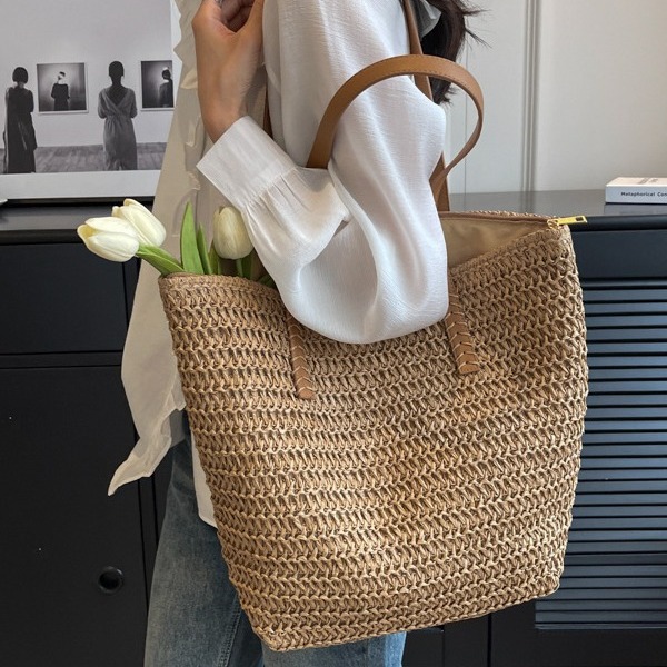 Bolso de paja transfronterizo bolso de paja versátil de moda viaje bolso de playa de gran capacidad bolso de axila bolso de paja de tote bolso de mano tejido bolsa de paja de playa hecha a mano details Picture