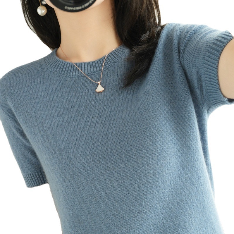 A pullover sweater, a women's non-cashmere round-neck short-sleeved loose T-shirt, paired with a knitted sweater as a base layer, a short top for spring and autumn Item Picture