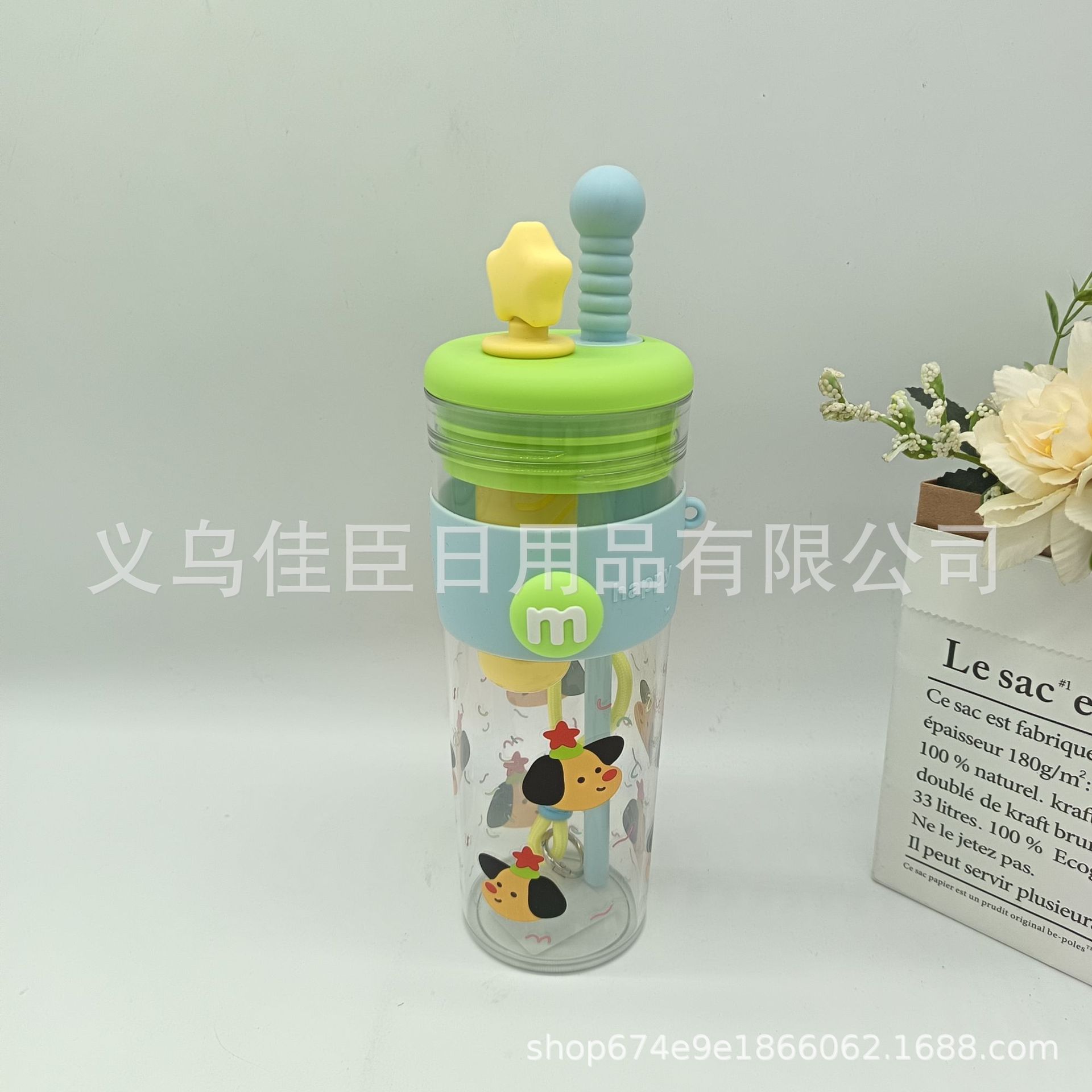 New creative dopamine plastic cups for men and women, high appearance level straw cups, handle sports water bottles, filter screens, flower tea cups Application Scenario