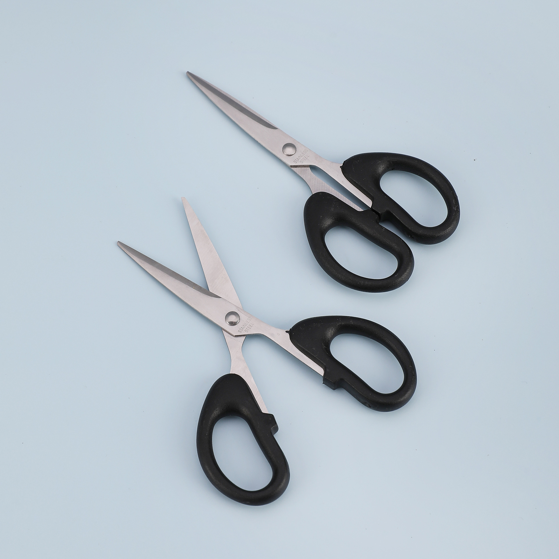 Pioneer 1506 stainless steel household scissors, children's and students' scissors, thread sewing scissors, hand paper-cutting stationery scissors Application Scenario