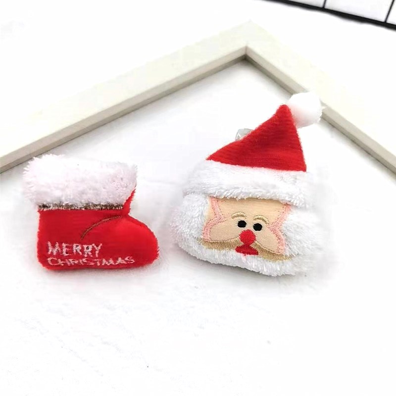 Christmas plush cartoon dolls, Santa Claus, reindeer brooches, socks, bags, accessories and accessories for foreign trade Application Scenario