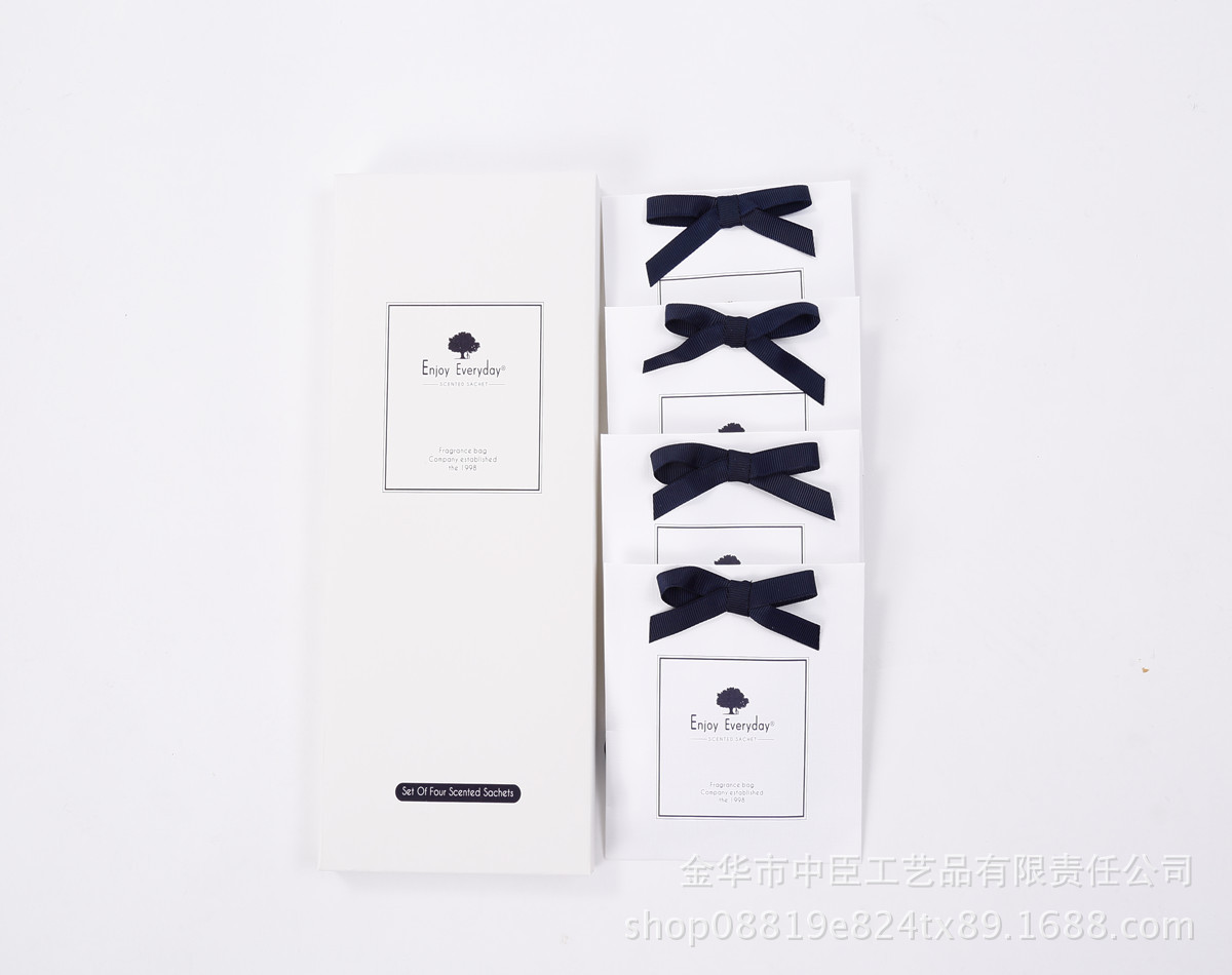 Sachets, portable sachets, material packs, fragrance packs, aromatherapy, flameless aromatherapy, air fresheners, paper sachets, custom-made by manufacturers