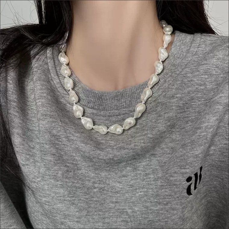 Light luxury, irregular Baroque pearl necklace for women, 2024 new style, high-end neckchain, sweater chain, collarbone chain Application Scenario