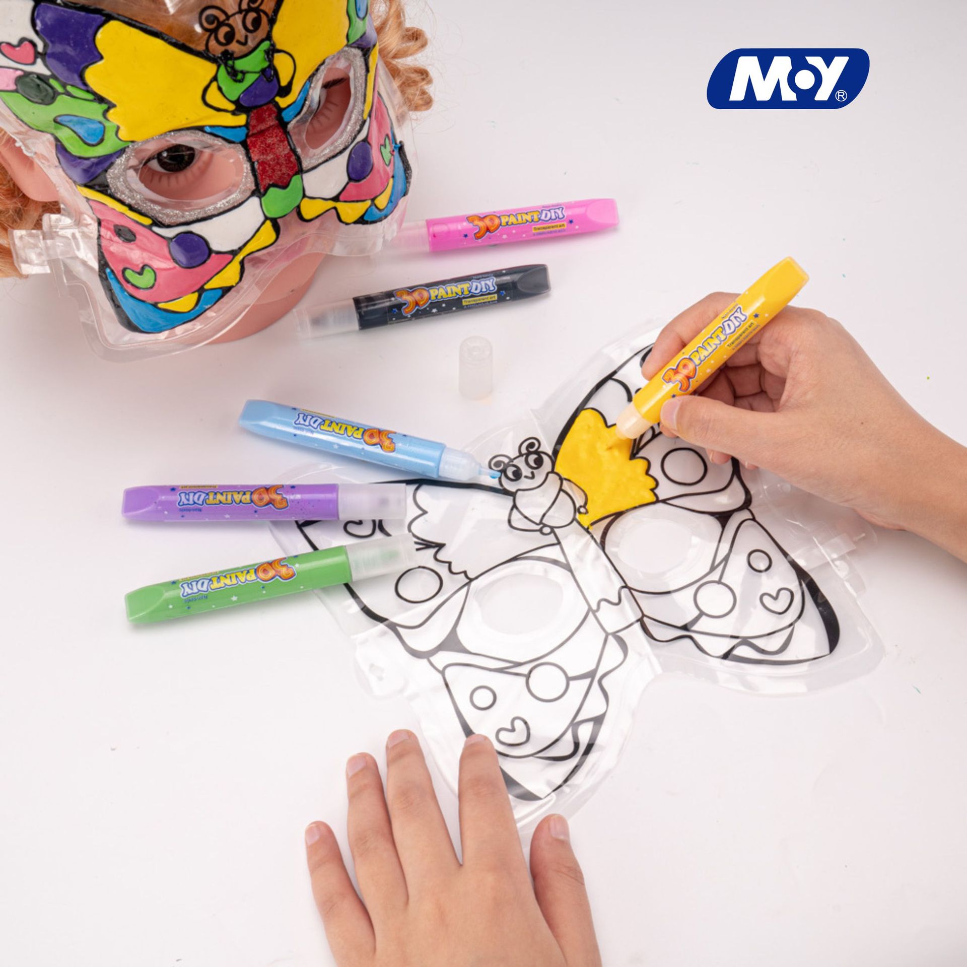 Children's gifts, diy plastic painting material kits, graffiti animal masks, kindergarten art toys, coloring, no baking required Application Scenario