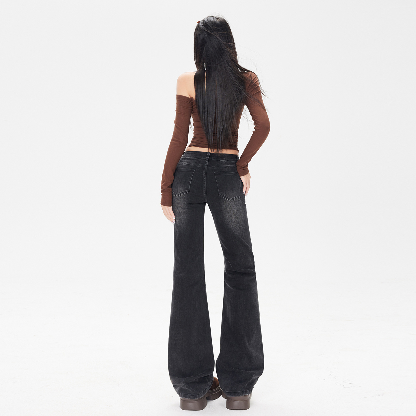 American retro style, heavily crafted washed fur and beard, narrow stretch straight-leg jeans for women Application Scenario