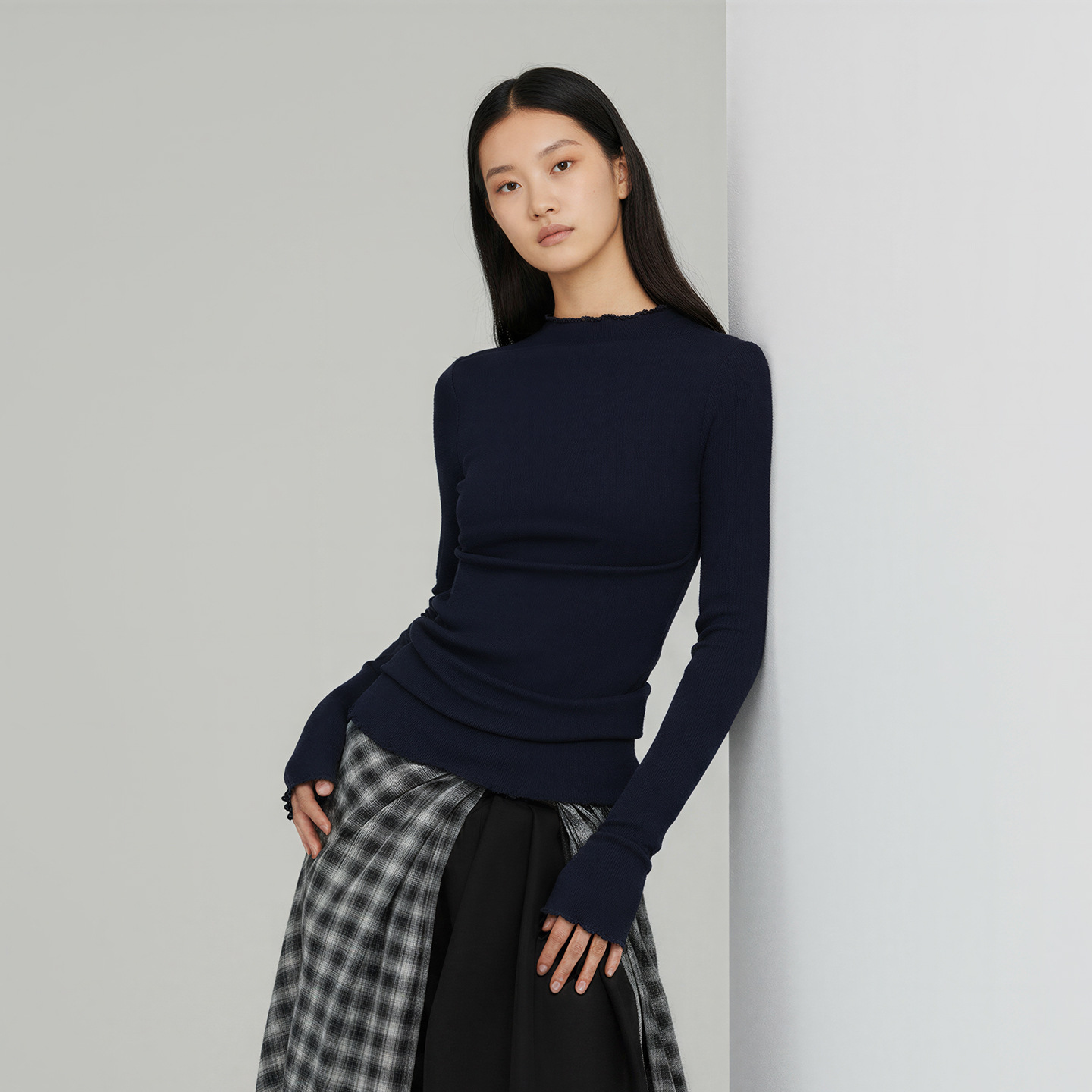 teeshe women's Korean-style slimming autumn and winter new collection: Black ear-trimmed slimming top paired with a semi-high-neck base layer for tall women details Picture