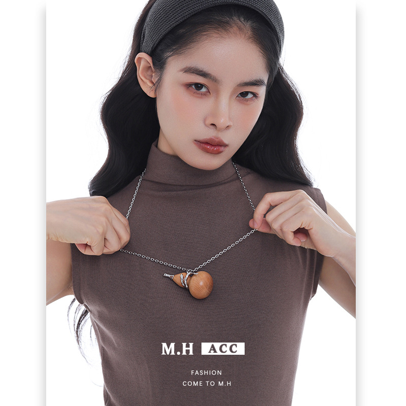 Original design wooden gourd pendant necklace, women's unique and high-end style, Fulu sweater chain, versatile and auspicious collarbone chain details Picture