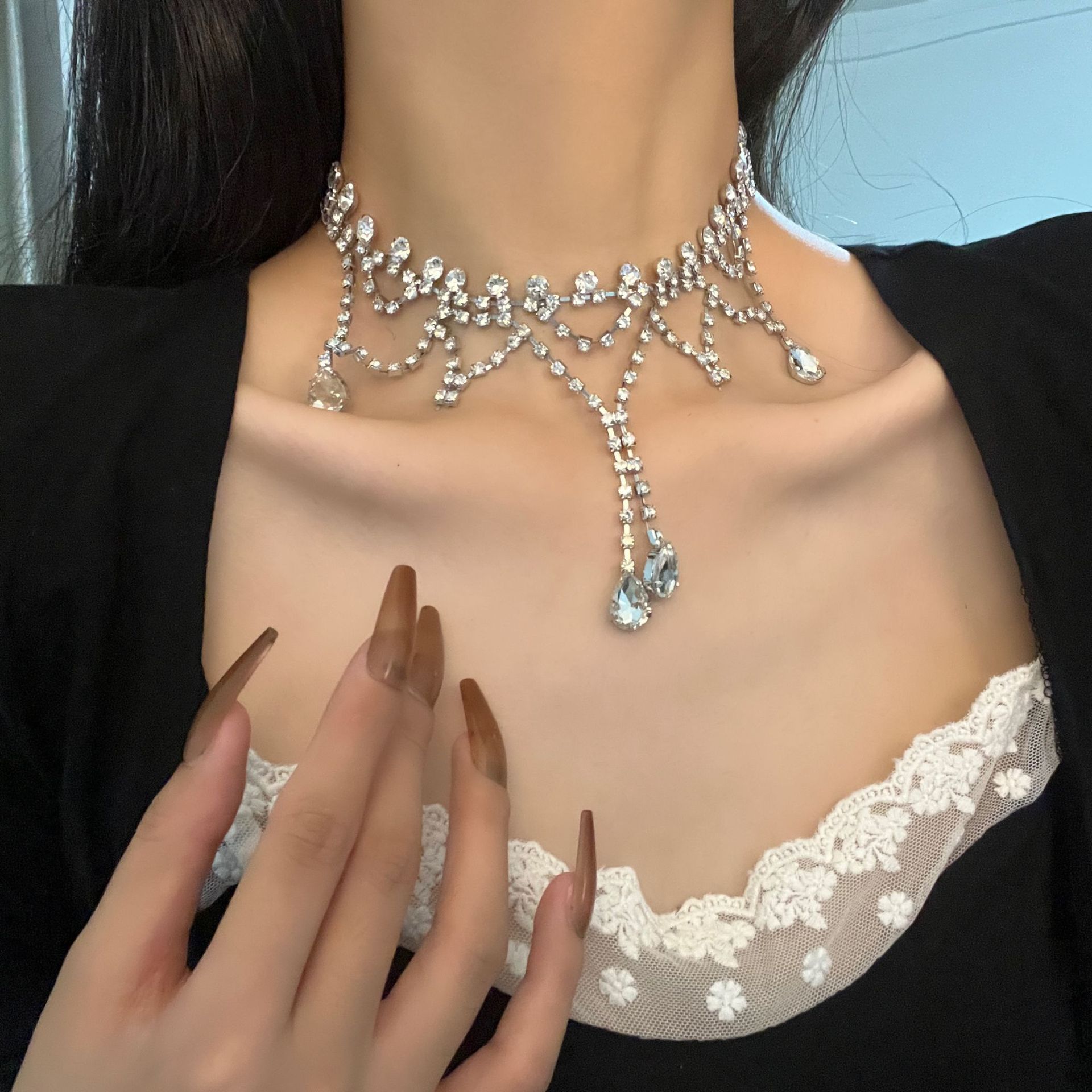 新品爆款新娘欧美跨境首饰批发璀璨水钻网红时尚银色套装项链耳环产品图