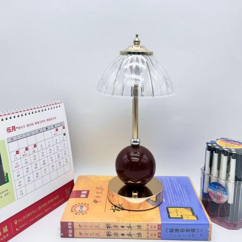 Light luxury table lamp, dining room, bedroom table decoration, bedside lamp, ins romantic and high-end atmosphere lamp, ins style Application Scenario