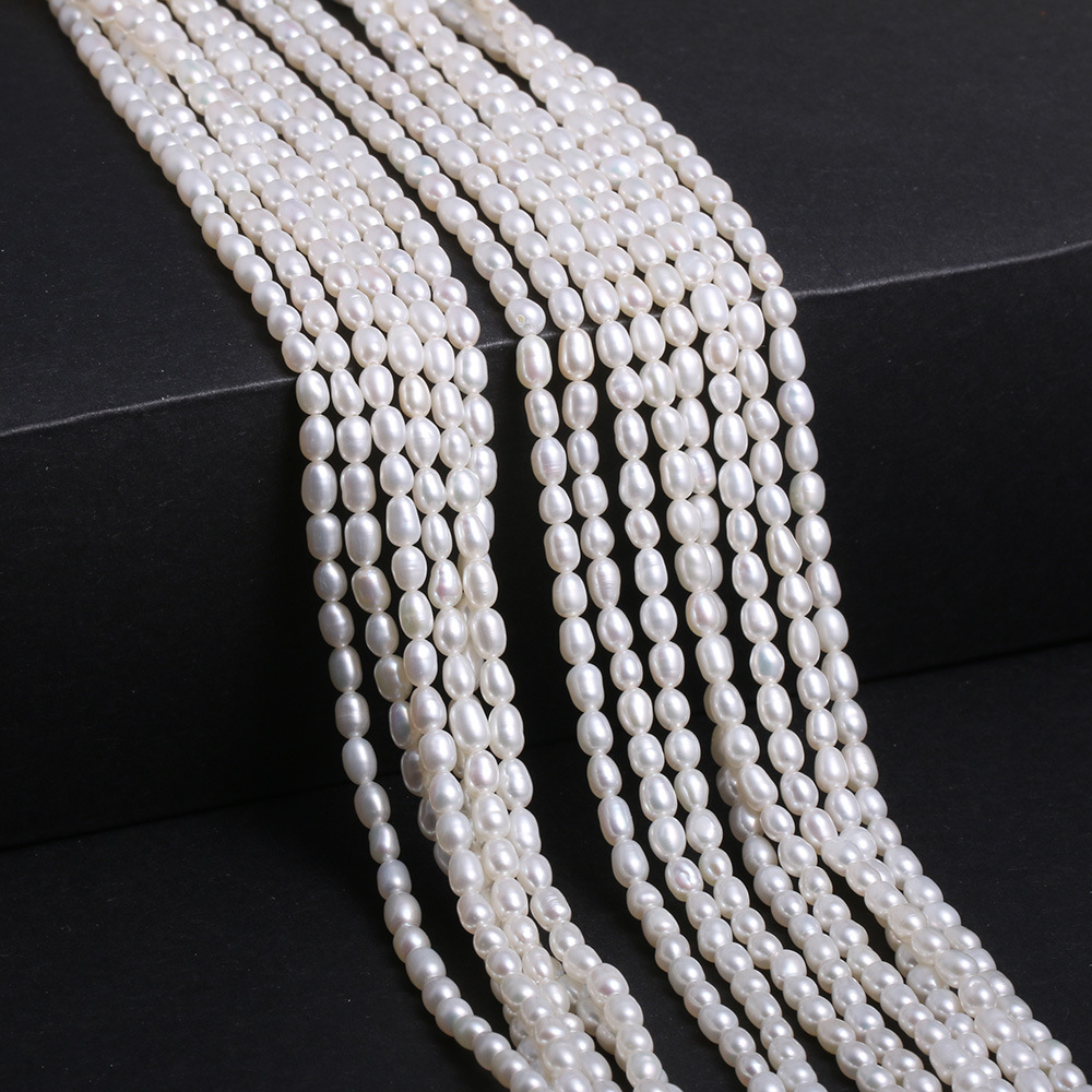 Natural freshwater pearl strings and rice-shaped pearls are used for DIY jewelry accessories, necklaces and bracelets for wholesale Application Scenario
