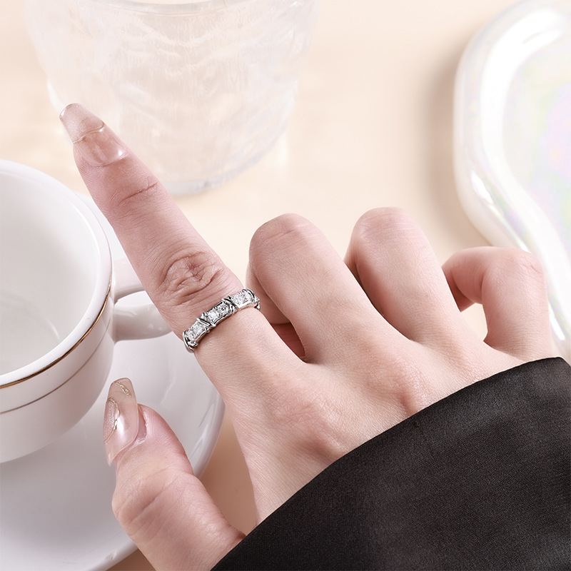 戒指/戒指女/铜微镶戒指/婚戒/银饰戒指细节图