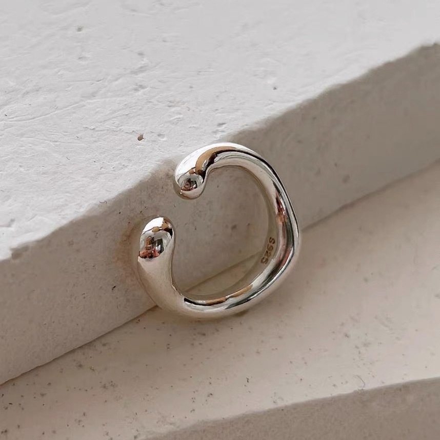 Korean version s925 pure silver solid geometric smooth water droplet-shaped irregular ring, versatile and minimalist ring Item Picture