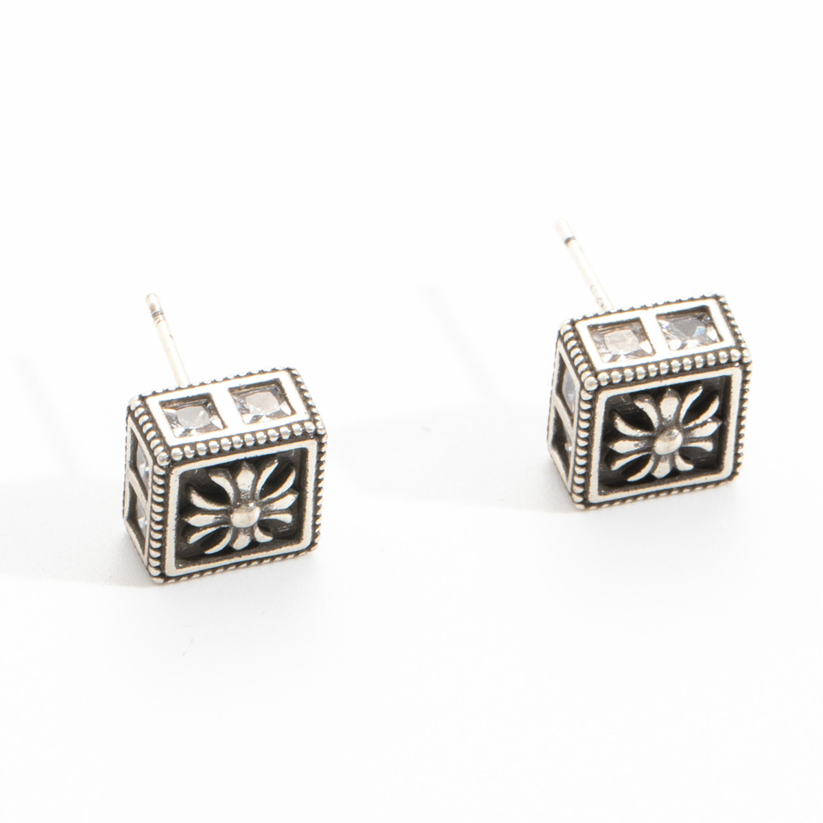 Aged Croton cross zircon square stud earrings for women, sweet, cool, neutral style, unique, fashionable and versatile earrings and earrings Item Picture
