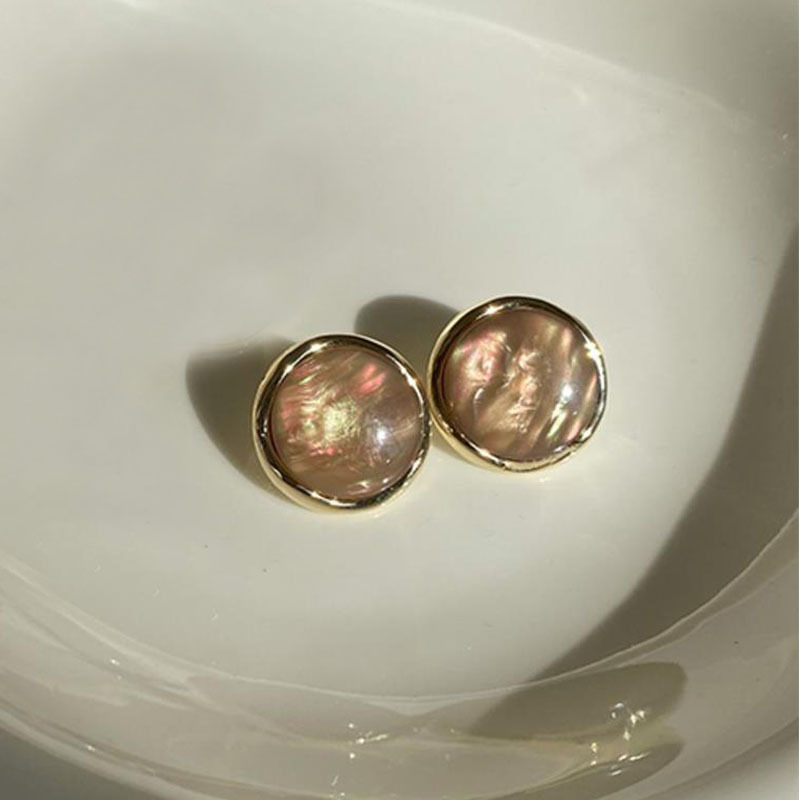 S925 Silver needle stud earrings for women, retro Hong Kong-style round glass earrings, simple earrings, high-end, gentle and elegant earrings Application Scenario