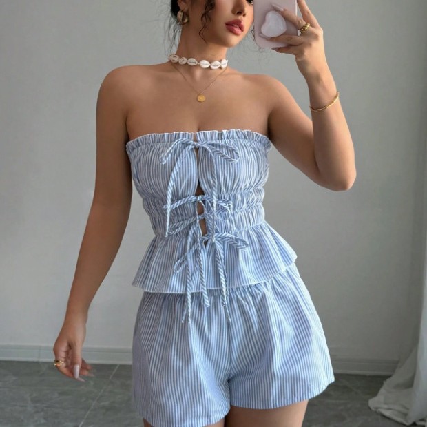 A two-piece set of cross-border summer casual strapless striped ruffled crop top and elastic waist shorts full figure
