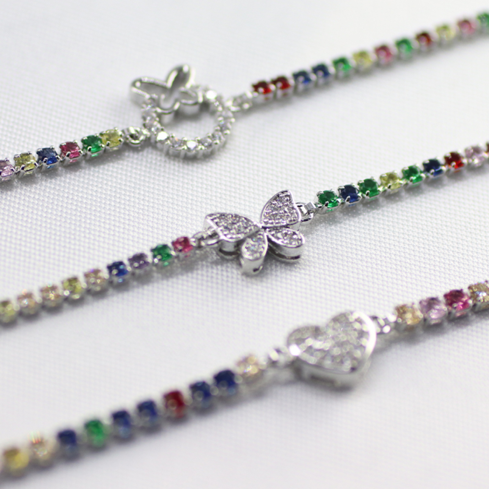 2025流行镶锆石银色蝴蝶手链男女简约ol风桃心手串环扣手链批发