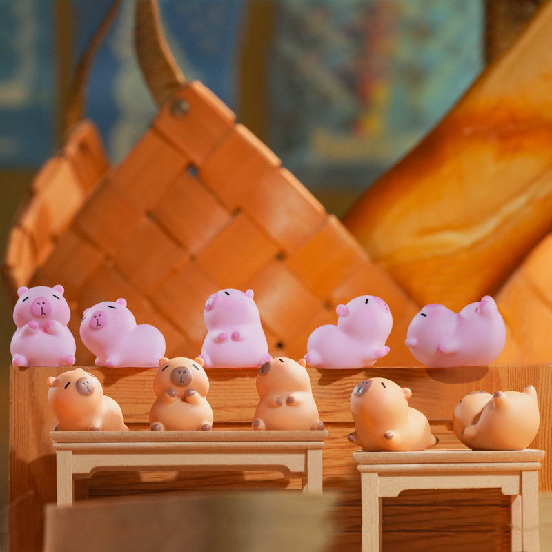 粉色卡皮巴拉创意客厅桌面摆件解压小号迷你可爱小摆件树脂工艺品
