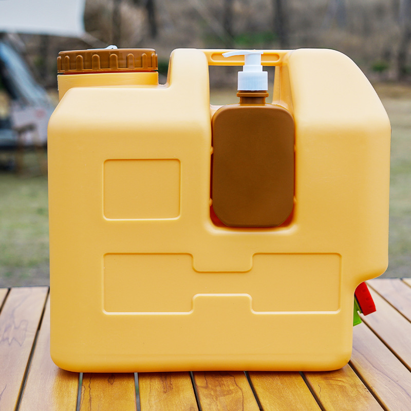 Outdoor portable vehicle-mounted 20L food-grade drinking water bucket, camping and picnic hand-held large-capacity water tank Application Scenario