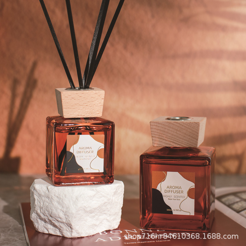 香薰机/车载香薰机/香薰机加湿器/火焰壁炉/自动香氛机白底实物图