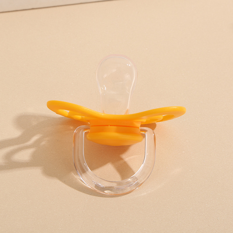 Baby pacifier, super soft imitation breast milk, food-grade silicone weaning wonder, baby anti-slip chain Application Scenario