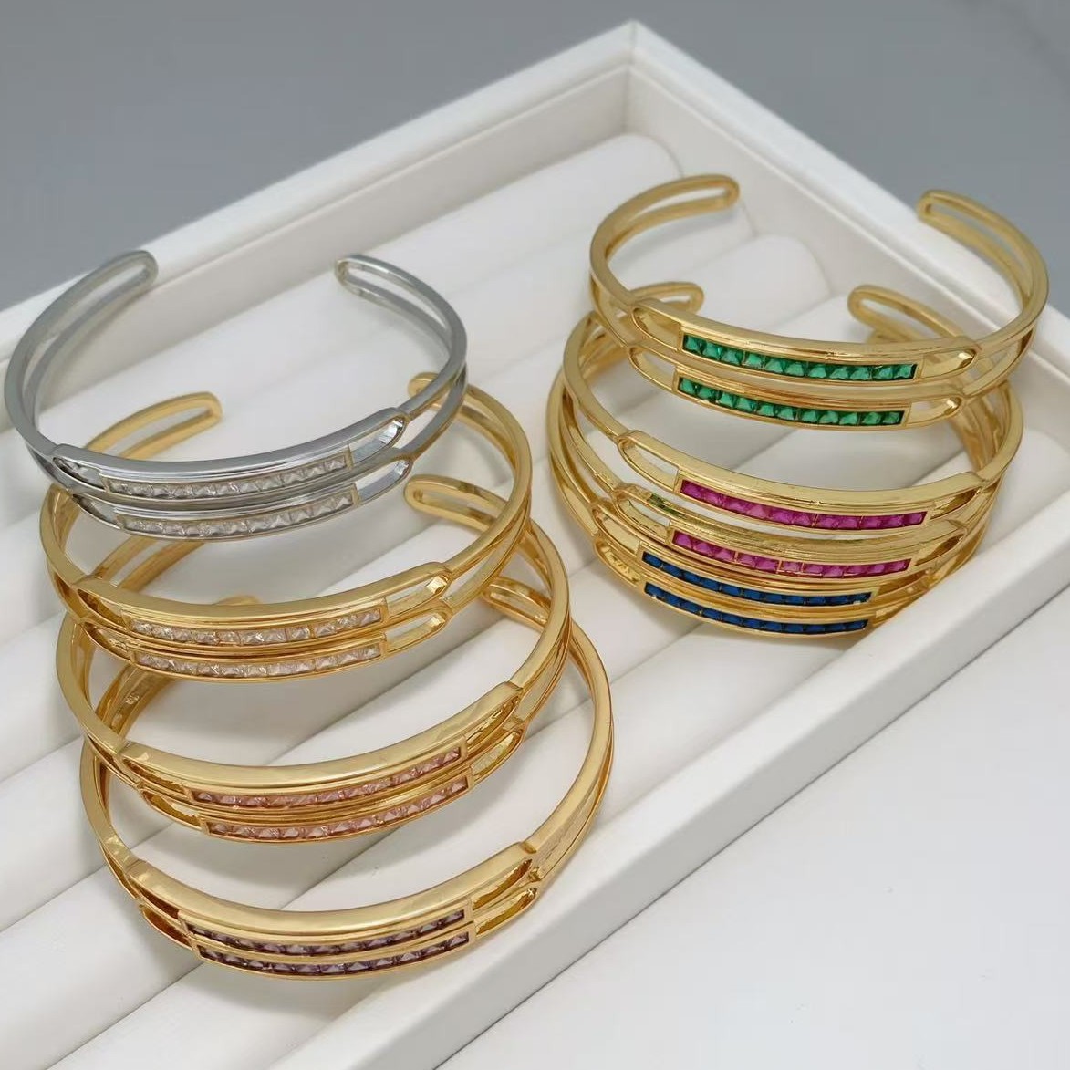 Wholesale of simple double-layer bracelets for women in European and American style, with zircon inlaid in color and French-plated 18K gold full figure